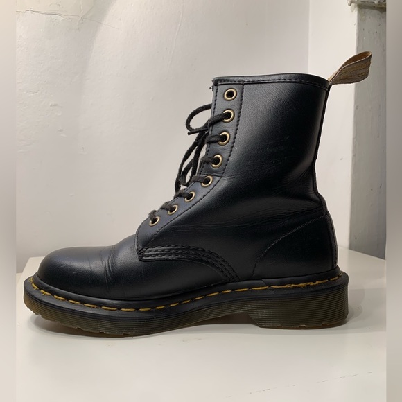 Dr. Marten’s, Smooth Black Leather, Size 37EU 6W. AMAZING CONDITION - Picture 2 of 8